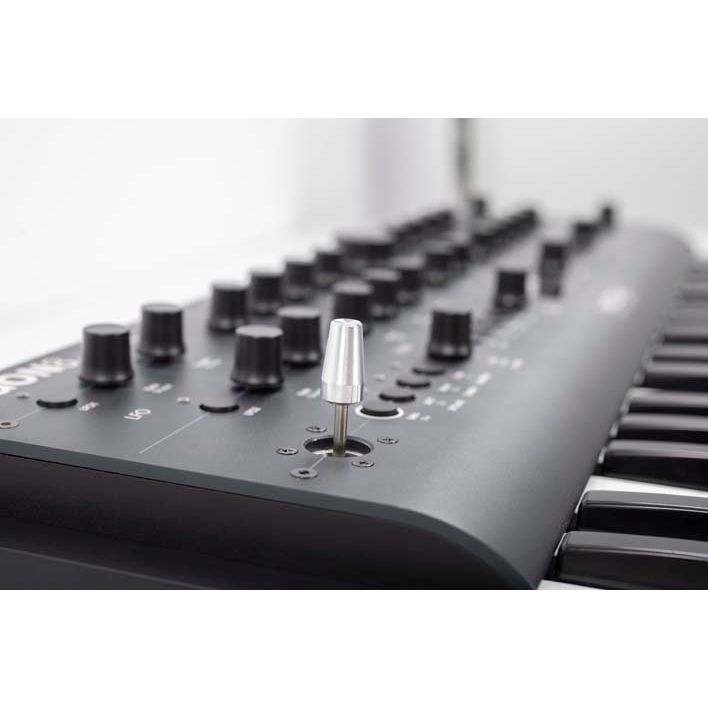 ARGON8 by Modal Electronics | 8-Voice Wavetable Synthesiser with 37 keys and included software