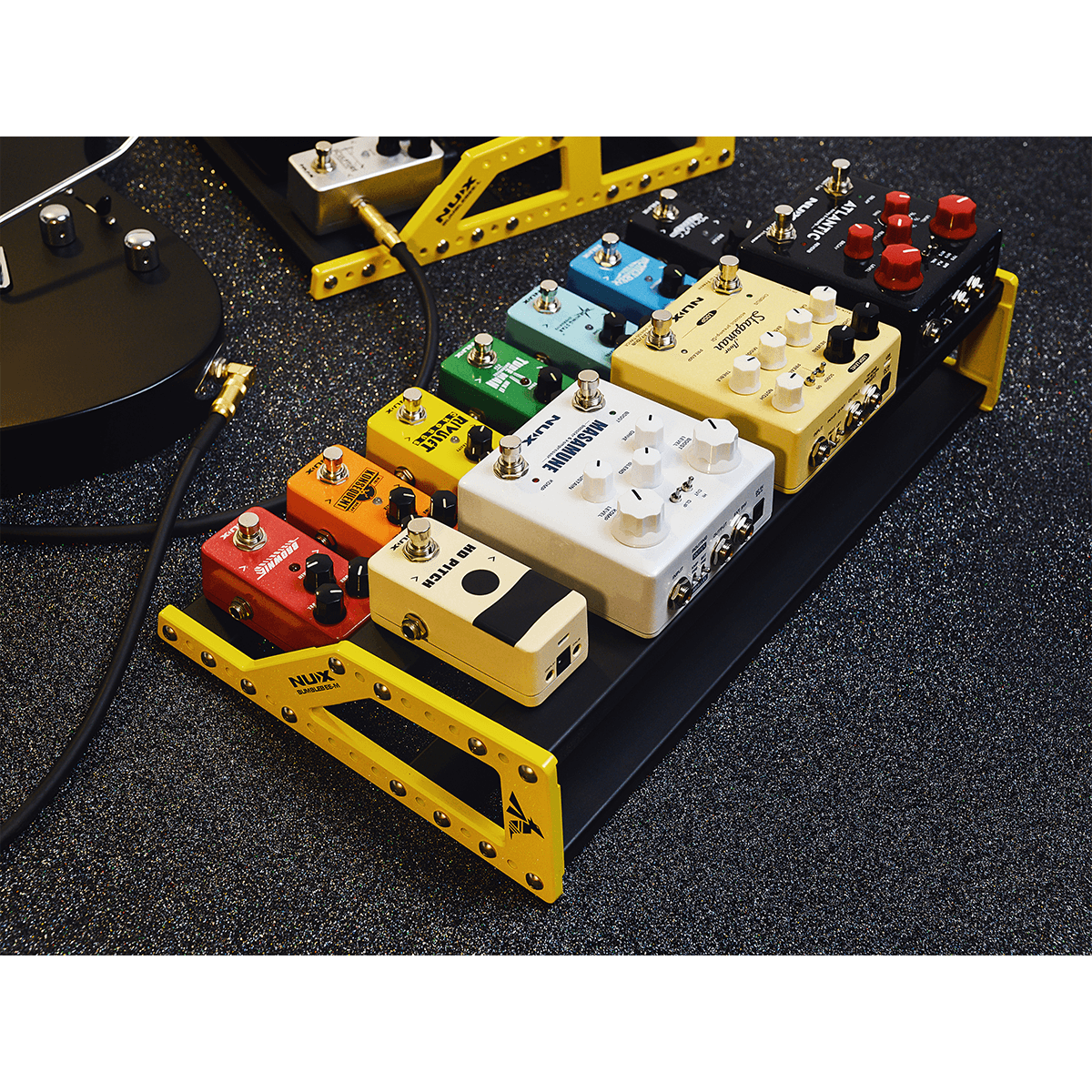 Bumblebee Pedal Board with Carry Bag by NUX | Lightweight | Medium | MNU NPB-M