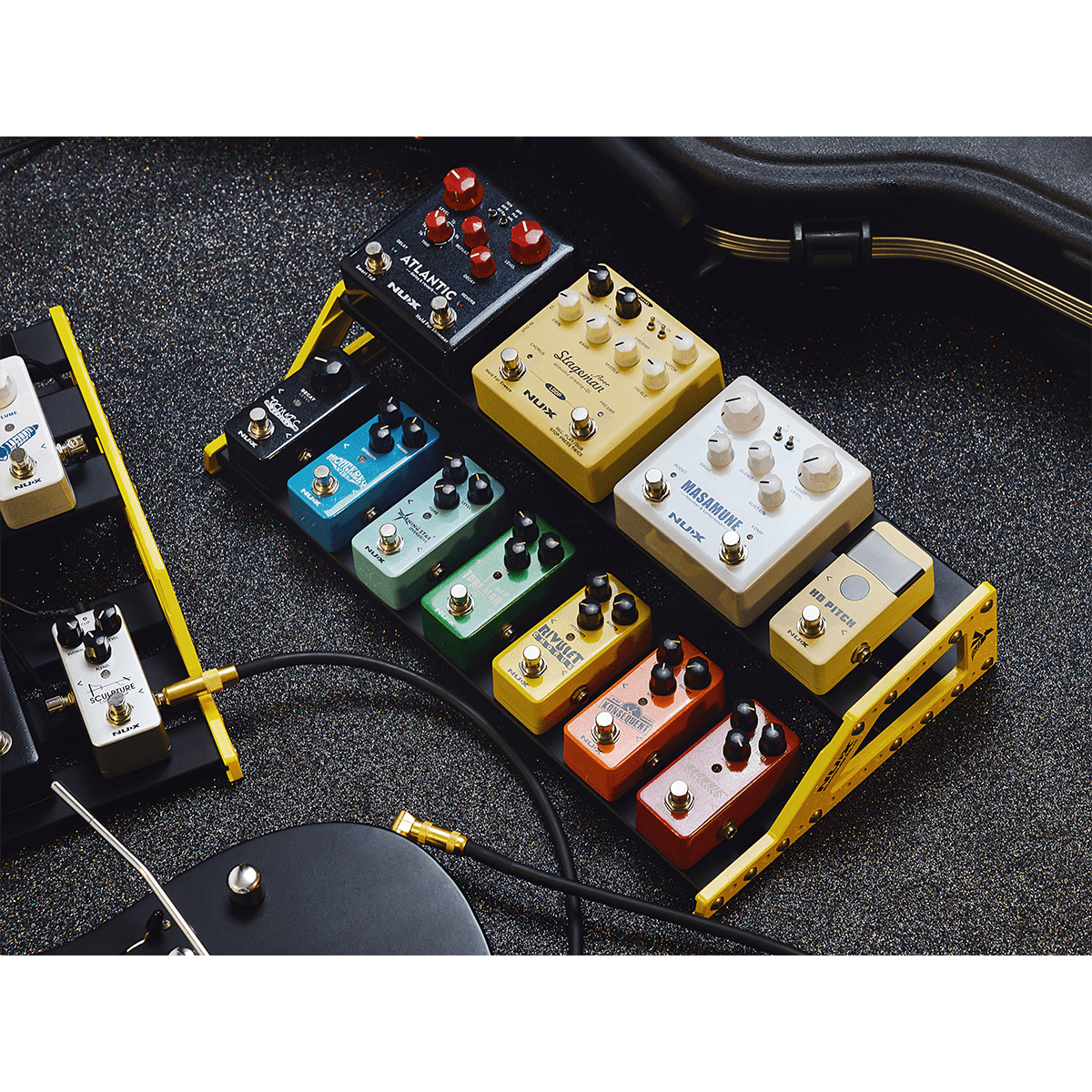 Bumblebee Pedal Board with Carry Bag by NUX | Lightweight | Medium | MNU NPB-M